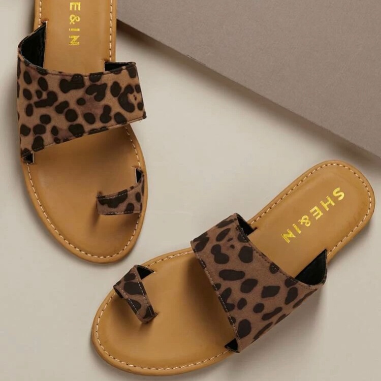 Nwt Leopard Print Toe Loop Flat Slide